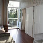 Kruunupuisto 4*