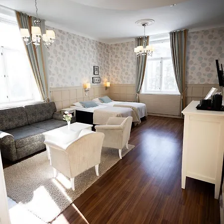 Kruunupuisto Szálloda