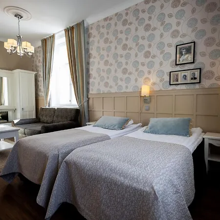 Kruunupuisto Szálloda 4*