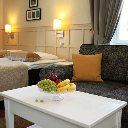 Kruunupuisto Szálloda