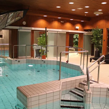 Kruunupuisto Szálloda