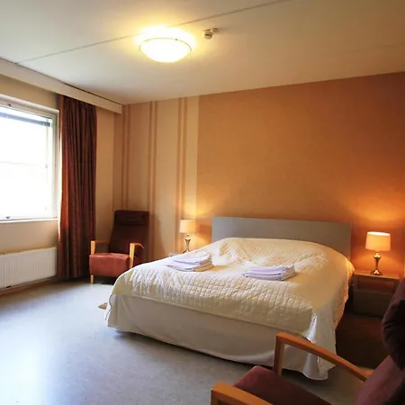 Kruunupuisto Szálloda